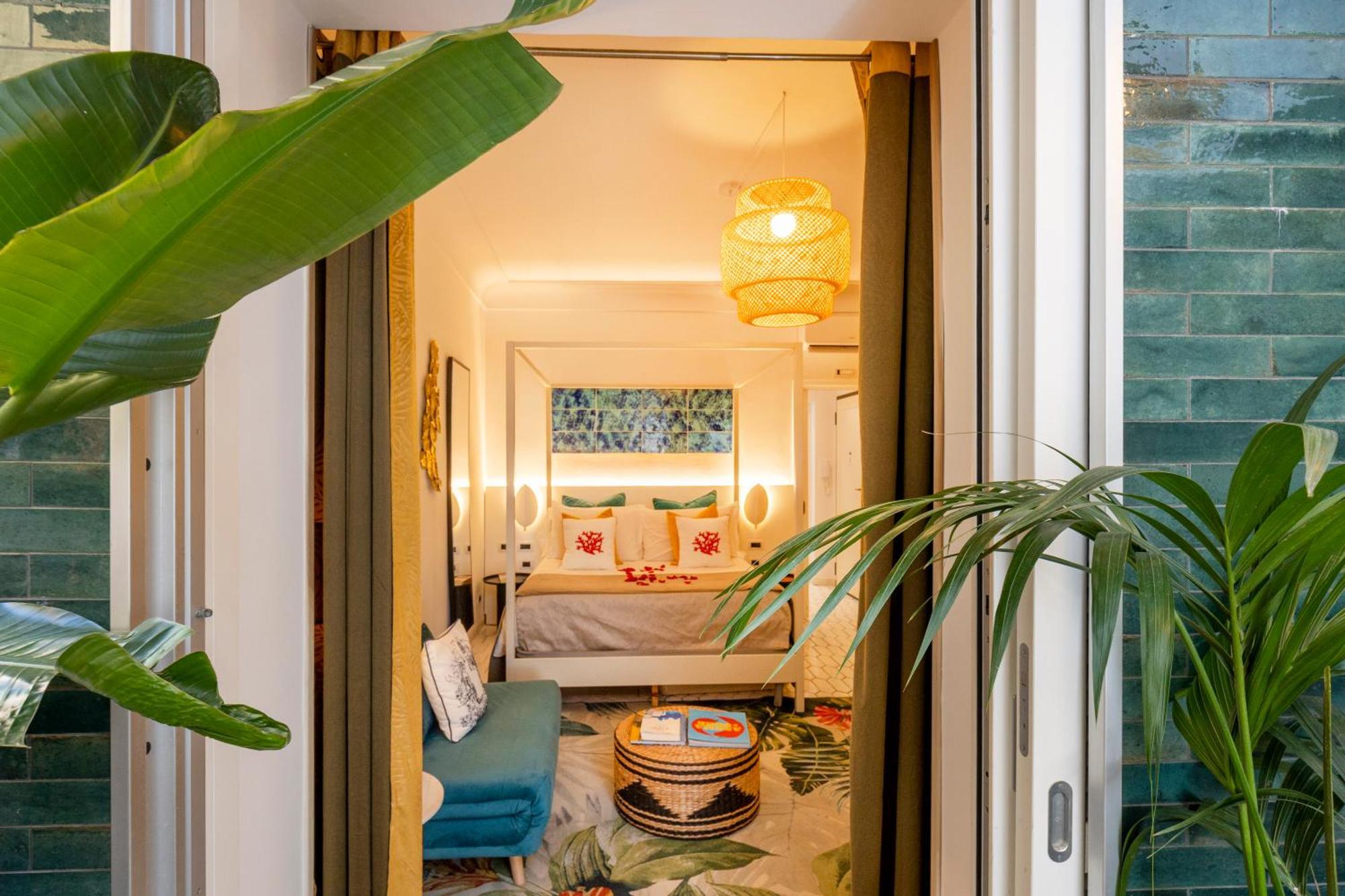Suite Apartment Capri Con Jacuzzi In Piazzetta Exterior photo